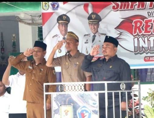  Anggota DPRD Sergai Jhon Rawansen Purba Jadi Pembina Upacara di SMP Negeri 1 Teluk Mengkudu, Ajak Pelajar Tingkatkan Wawasan Kebangsaan dan Cegah Kenakalan Remaja