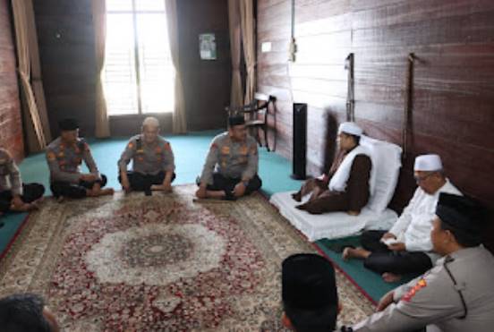 Jalin Silaturahmi Peringatan Haul-102, Kapolres Langkat Kunjungi Tuan Guru Babussalam