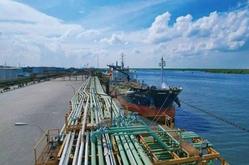  Dukung Pergerakan Industri, Pelindo Perkuat Layanan Curah Cair