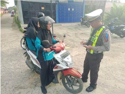  Sat Lantas Polres Batubara Laksanakan Gatur dan Penindakan Tilang Teguran