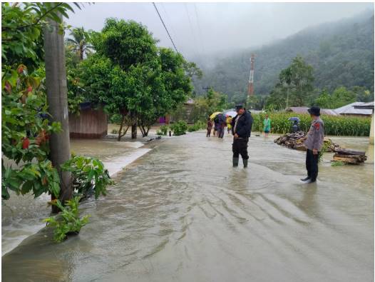  Polsek Pahae Jae Prioritaskan Evakuasi Warga, Imbau Keselamatan di Lokasi Banjir dan Longsor Purbatua