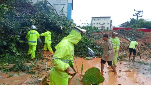  Cuaca Ekstrem Picu Serangkaian Longsor di Kota Sibolga, Korban Jiwa dan Kerusakan Meluas