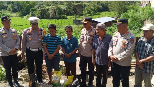  Polres Pakpak Bharat dan Bhayangkari Peduli Berikan Bantuan Kepada Masyarakat Terdampak Bencana Longsor