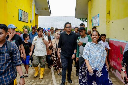  Rico Waas Tinjau Pembersihan SDN 060907 Yang Terendam Banjir Semeter Lebih