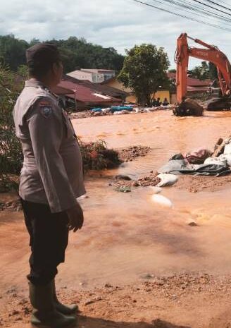  Polres Sibolga Langsung Pantau Pengerjaan Normalisasi Sungai Aek Doras Sibolga