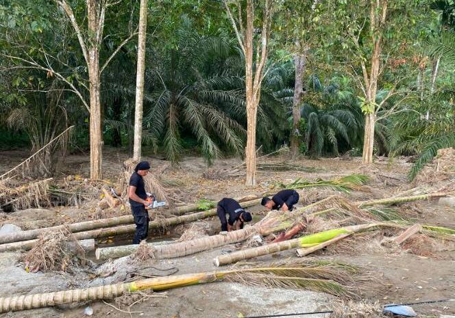 Brimob Polda Sumut Bangun MCK dan Tandon Air Bersih Untuk Korban Banjir Bandang di Batang Toru