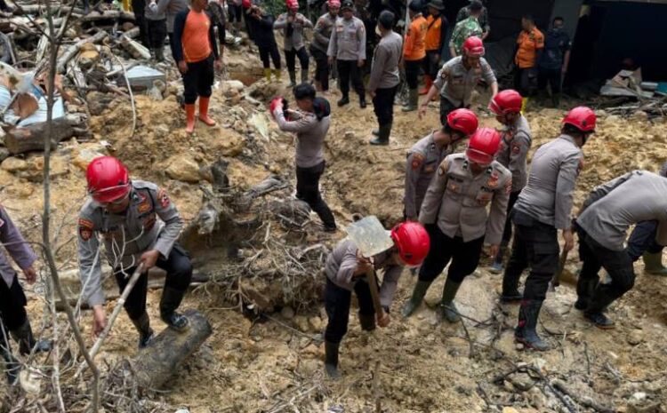  Personel K-9 Baharkam Polri Bantu Cari Korban Longsor di Sibolga, 4 Ekor Anjing Pelacak Dikerahkan