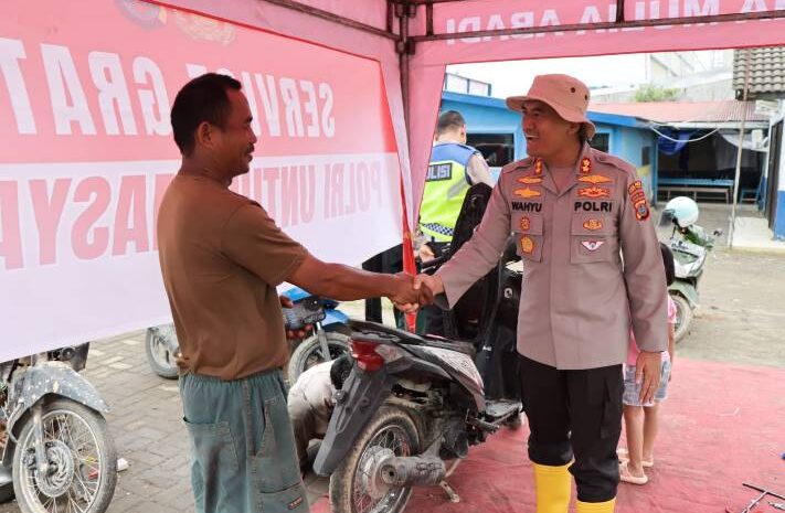  Bangkit Bersama Polri: Kapolres Tapteng Layani Service Motor Gratis Untuk Warga Terdampak