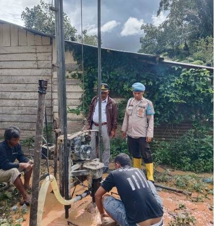  Polres Taput Bangun Sumur Bor, Hadirkan Air Bersih bagi Warga Lobu Pining Pasca Bencana Longsor