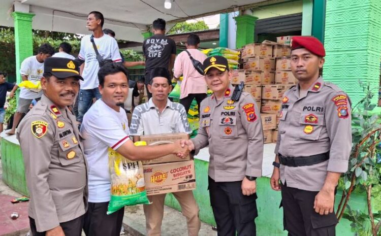  Kapolres Langkat Salurkan Bantuan Kapolri Untuk Warga Terdampak Banjir di Tanjung Pura
