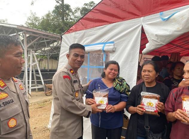  Polres Sibolga Salurkan Bantuan Sosial Bagi Korban Banjir dan Tanah Longsor