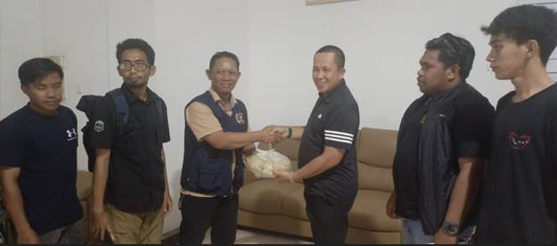  Hasil Penggalangan Dana Untuk Bencana Banjir Bandang di Sumatera, PWI Morowali Bersama GRD-KK Serahkan Kepada Bupati Morowali