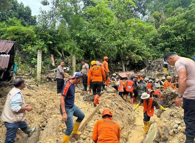  Pencarian Korban Longsor di Sibolga Masih Berlanjut, Satu Anak Perempuan Diduga Masih Tertimbun
