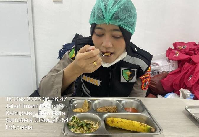  Polres Batubara Periksa Makanan Bergizi Sebelum Didistribusikan di Sekolah
