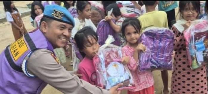  Tas dan Tawa Baru Untuk Anak-anak Sibolga, Polda Sumut Pulihkan Trauma Pasca Bencana