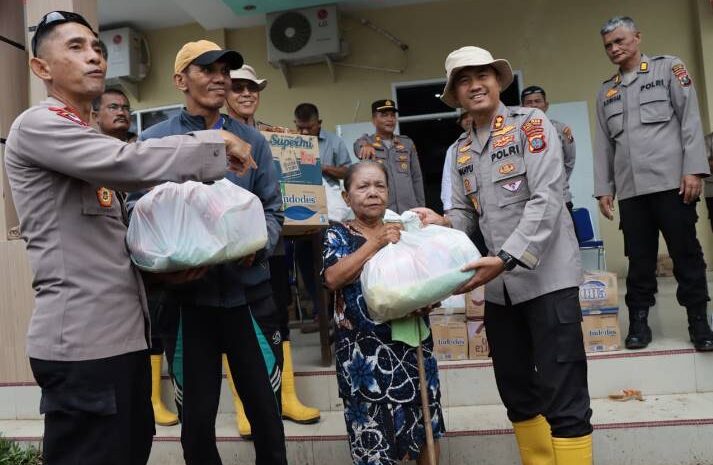  118 Warga Rusunawa dan 21 Pengungsi Terima Bantuan Sembako dari Polres Tapteng
