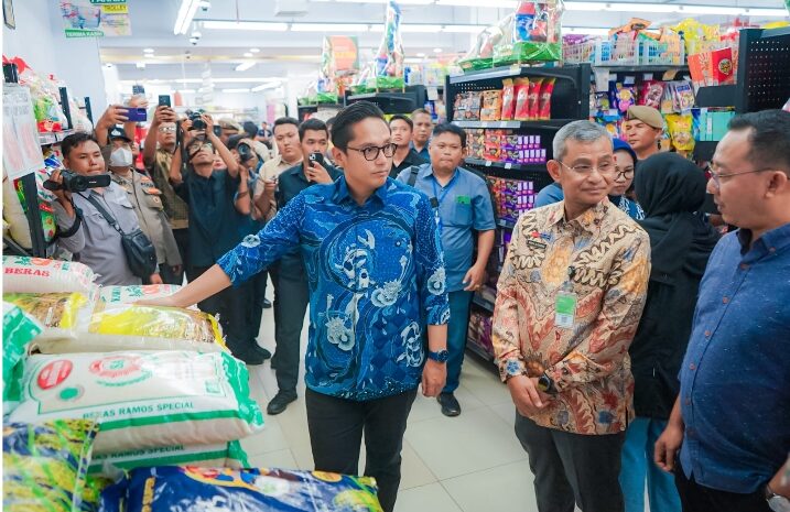  Sidak Pasar Jelang Nataru, Rico Waas Temukan Produk Kadaluwarsa di Supermarket Medan