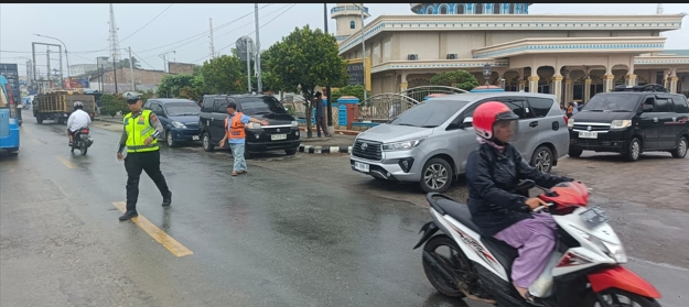  Polres Batubara Pastikan Keamanan dan Kelancaran Arus Lalu Lintas di Mesjid