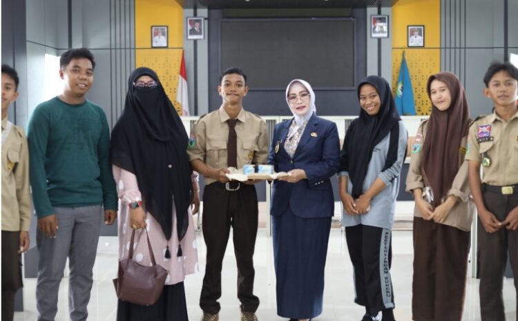  Terima Donasi Untuk Korban Bencana Aceh dan Sumut, Wabup Iriane Iliyas Apresiasi Kepedulian Siswa SMK Pertambangan Bungku