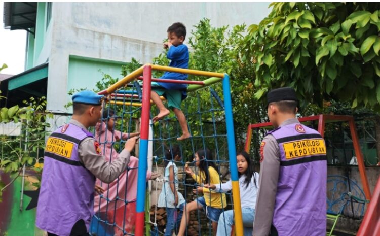  Personel Polres Sibolga Gelar Pemberian Bantuan dan Trauma Healing Bagi Anak Korban Banjir dan Longsor