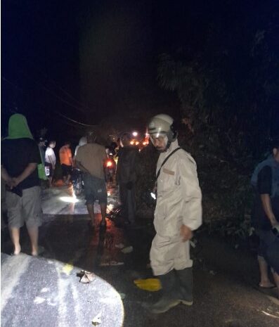  Polres Pakpak Bharat Bersama BPBD Kerahkan Personil Bantu Atasi Longsor di Desa Tanjung Mulia