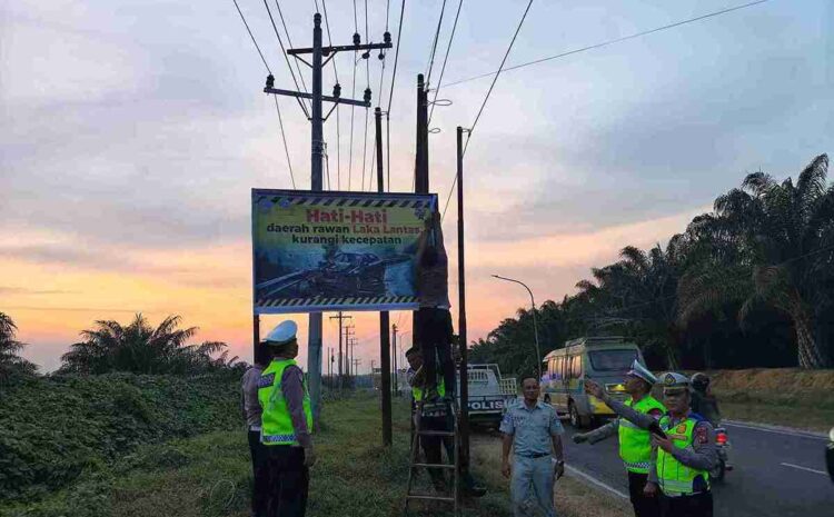  Polres Batubara Berupaya Kurangi Angka Kecelakaan Dengan Spanduk Imbauan