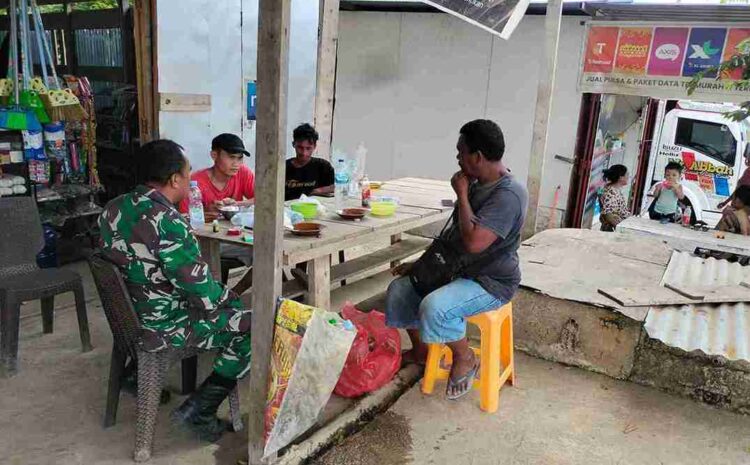  Babinsa Koramil 1311-09/Bahodopi Laksanakan Komsos dan Pererat Tali Silaturahmi di Desa Bahodopi