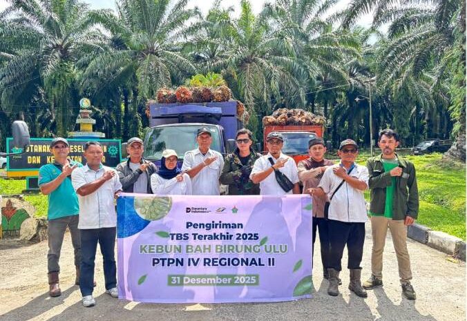  Manajemen PTPN IV Regional II Kebun Bah Birung Ulu Berangkatkan Pengiriman TBS Terakhir 2025
