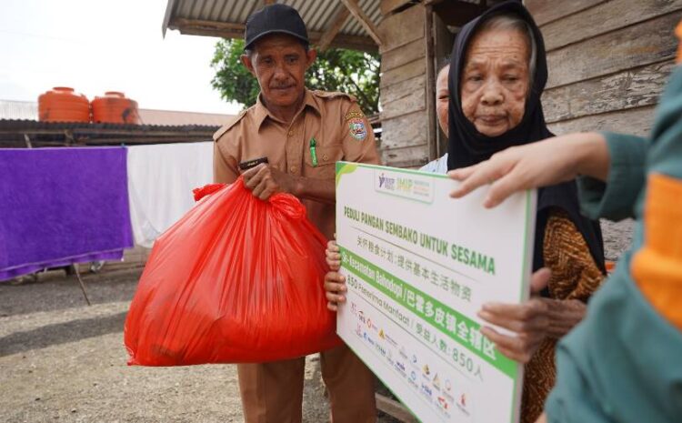  IMIP Berbagi Sembako Untuk Dhuafa dan Lansia di 12 Desa