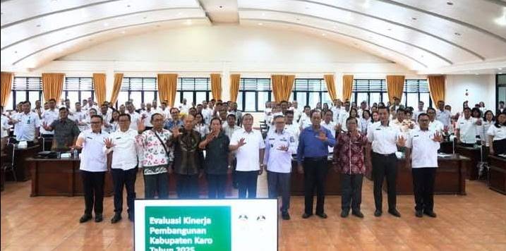  Pemkab Karo Laksanakan Rapat Evaluasi Kinerja Pembangunan Kabupaten Karo Tahun 2025