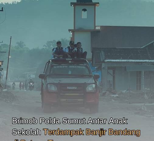  Peduli Masa Depan, Brimob Polda Sumut Antar Anak Sekolah Terdampak Banjir Bandang di Batang Toru