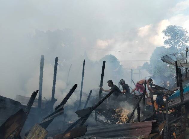  Polres Sibolga Gercep Bantu Warga, Empat Unit Rumah Warga Terbakar di Katapang
