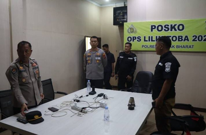  Kapolres Pakpak Bharat Awali Tugasnya Lakukan Pengecekan Ruangan Fasilitas Pelayanan Masyarakat dan Perumahan Personil