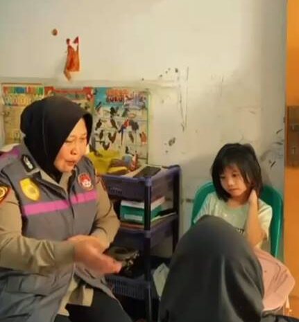  Polda Sumut Berikan Dukungan Psikososial Kepada Anak Korban Peristiwa Pencurian di Medan Marelan