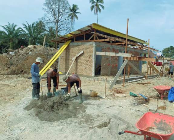  Dari Rumah Warga Hingga Masjid, Sinergi Brimob Sumut Bergerak Bantu Korban Bencana
