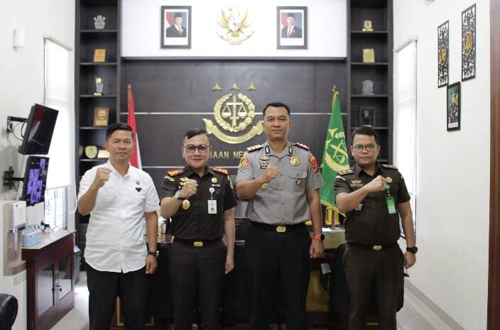  Jalin Sinergitas, Kapolres Pakpak Bharat Bersama Kasat Reskrim Kunjungan Silaturahmi Ke Kejari Dairi