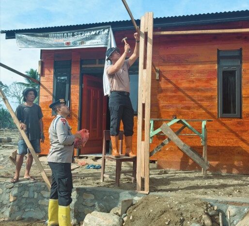  Bersama Warga Bangun Kembali Desa, Brimob Batalyon C Hadir di Lokasi Huntara