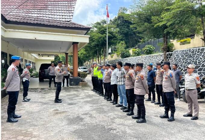  Tindak Lanjuti Arahan Presiden RI, Polres Pakpak Bharat Lakukan Kegiatan Korve/Bersih – Bersih di Mako
