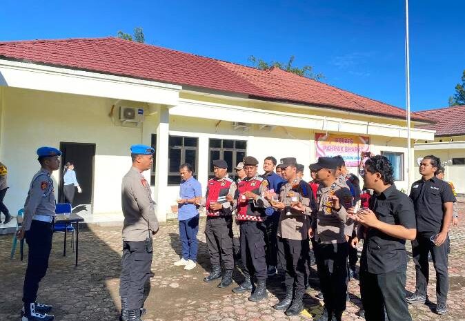  Kapolres Pakpak Bharat Bersama Wakapolres Awasi Langsung Cek Urine Personilnya