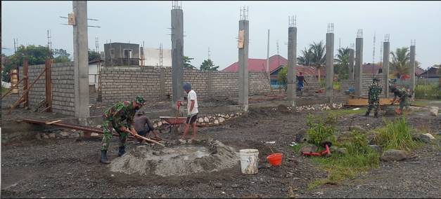 Personil Koramil 1311-09/Bahodopi Bersama Pemerintah Desa, Masyarakat Desa Lele Membangun Koperasi Merah Putih