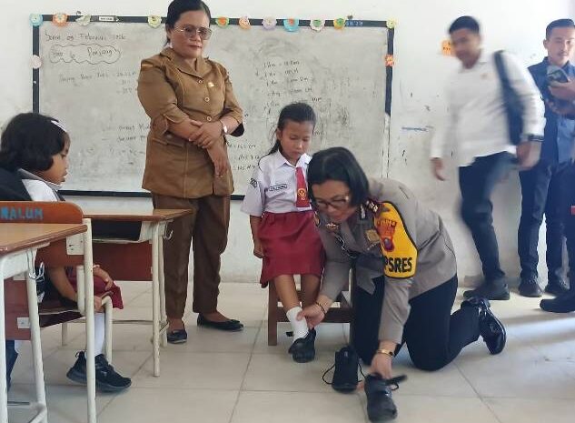  Kapolres Samosir Makan Bersama Pelajar SDN 10 Lumban Suhi-suhi Toruan, Tinjau Program Makan Bergizi Gratis dan Salurkan Bantuan