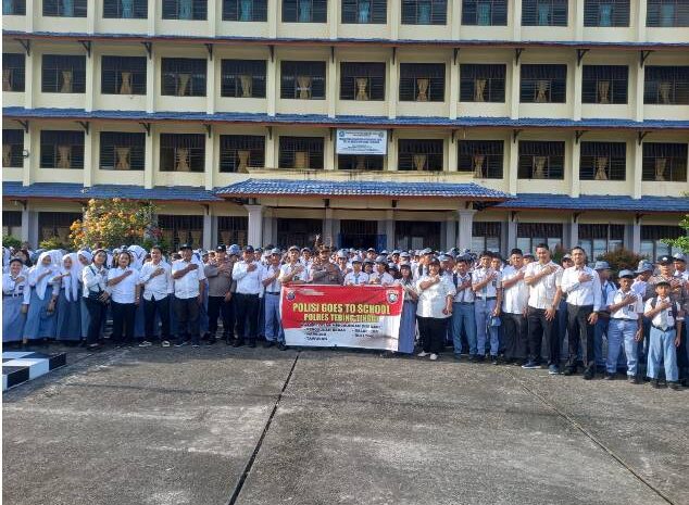  Kasat Binmas Polres Tebing Tinggi Pimpin Program Police Goes to School di Perguruan Yapim