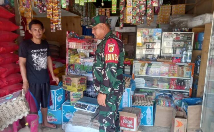  Babinsa Koramil 1311-09/Bahodopi Cek Harga Sembako Jelang Bulan Suci Ramadhan di Desa Padabaho