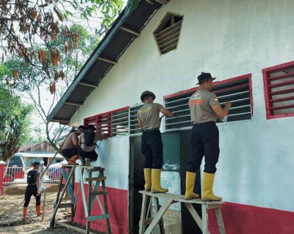  Brimob Polda Sumut Renovasi SD di Desa Lopian Tapteng, Pastikan Lingkungan Belajar Nyaman