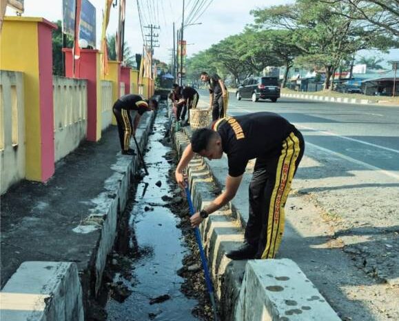  Brimob Batalyon A Pelopor gelar Jumat Bersih di Deli Serdang, Wujud Lingkungan Bersih