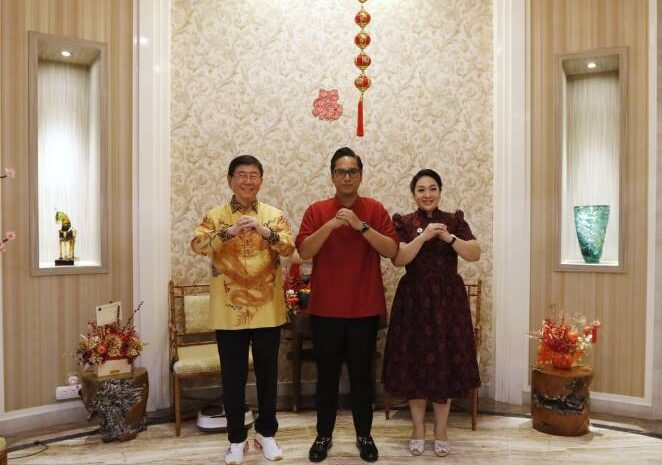  Perayaan Imlek 2577, Wali Kota Medan Didampingi Istri Kunjungi Rumah Tokoh Thionghoa Sumut