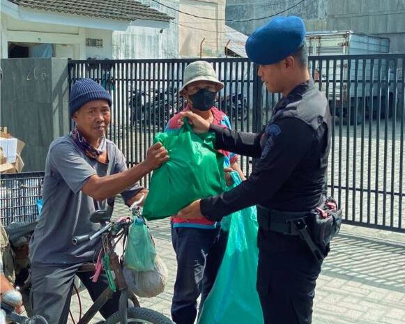  Di Bulan Ramadhan, Brimob Polda Sumut Hadir Berbagi Harapan Lewat Jum’at Berkah