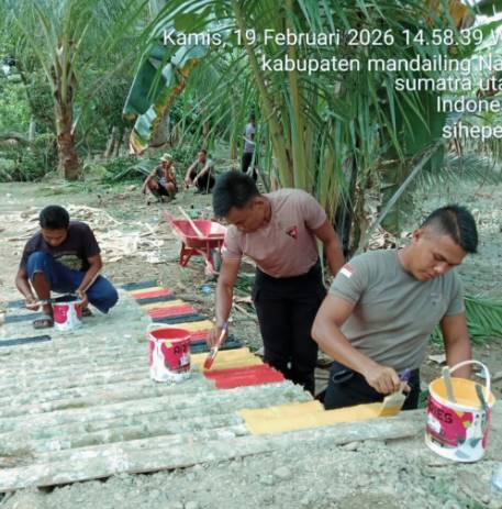  Brimob Polda Sumut Bangun Jembatan Darurat di Pelosok Tapsel, Akses Warga Kembali Terhubung