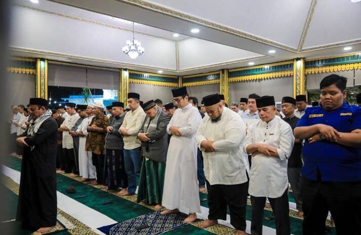  Rico Waas Perkuat Ukhuwah Lewat Tarawih Bersama Warga Medan Selayang
