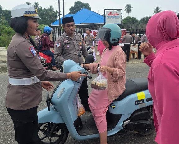  Kasat Lantas Polres Morowali: Takjil Untuk Masyarakat, Edukasi Untuk Keselamatan